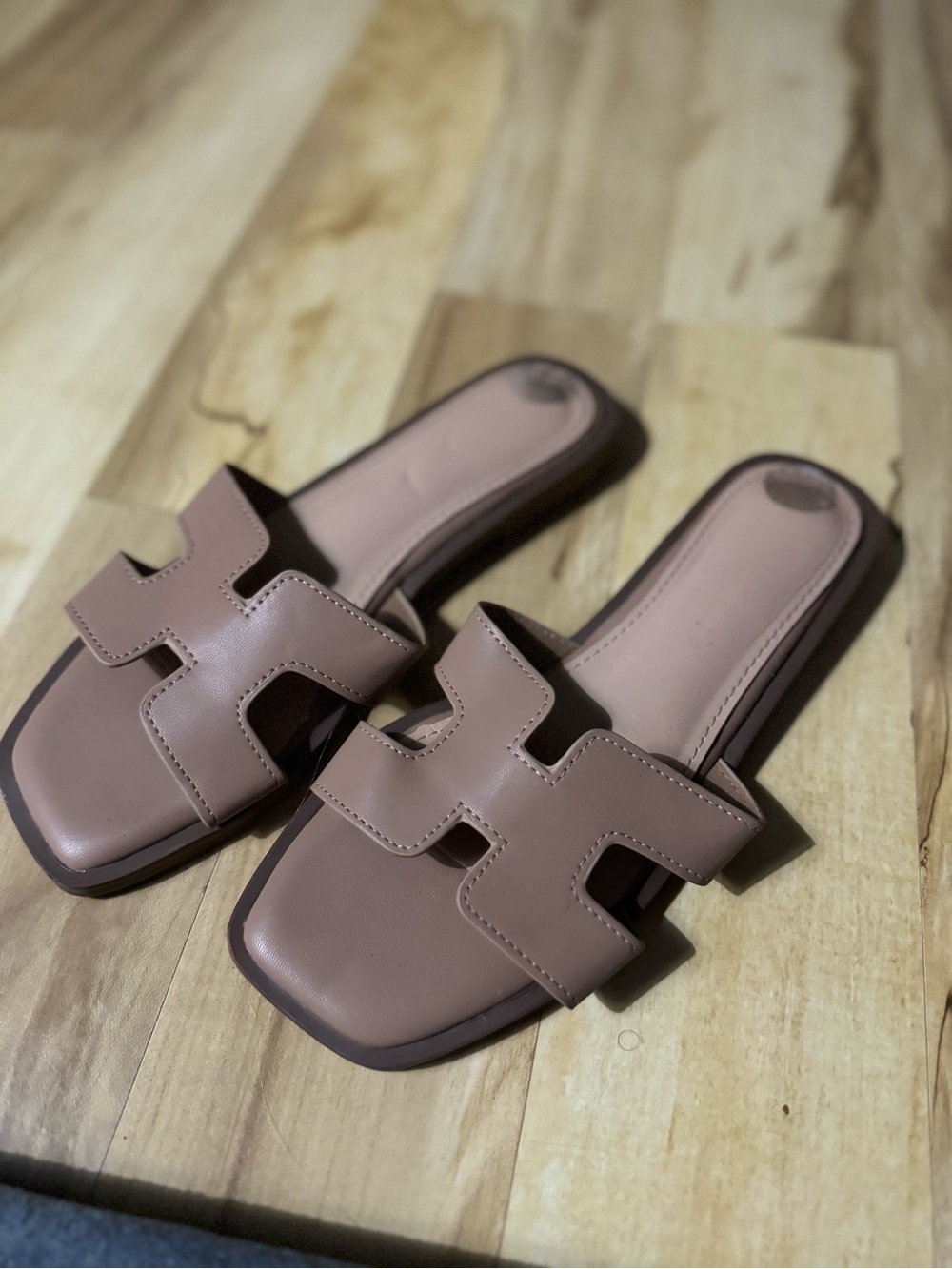Classic Womens Slide Sandals in Mauve Brown